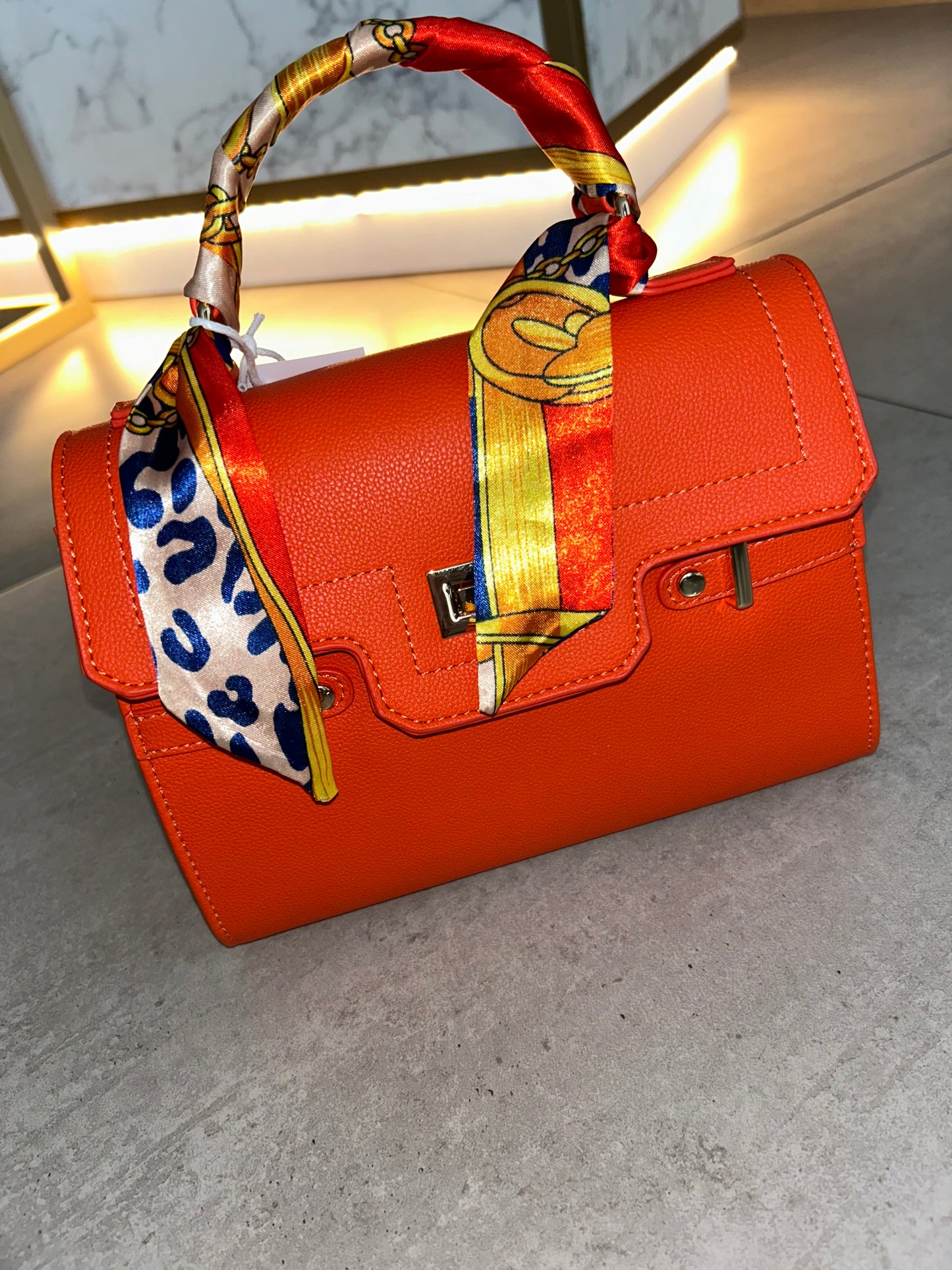 SAC ORANGE ET SON PETIT FOULARD